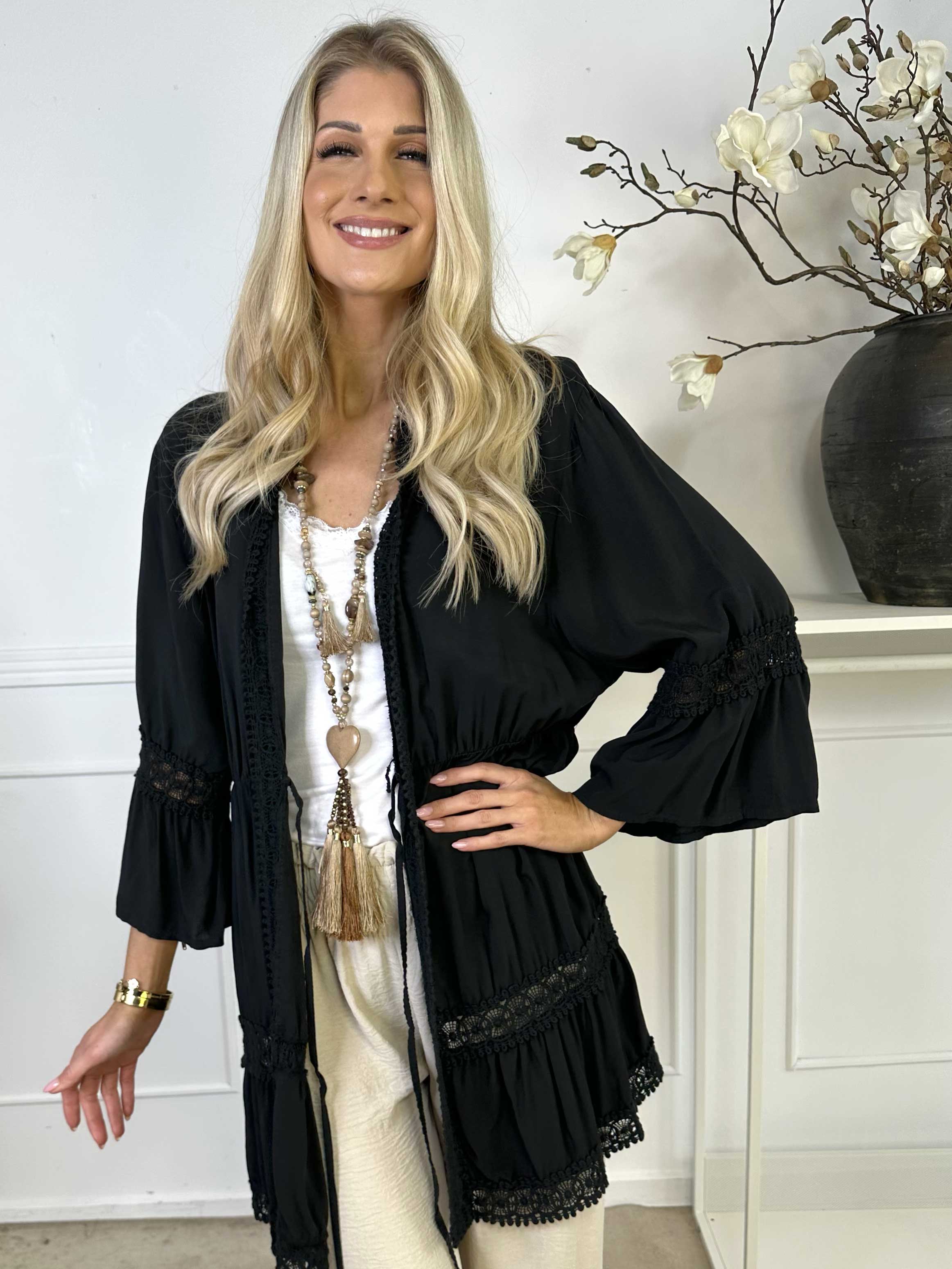 Kiki - Söt kimono med fin spets